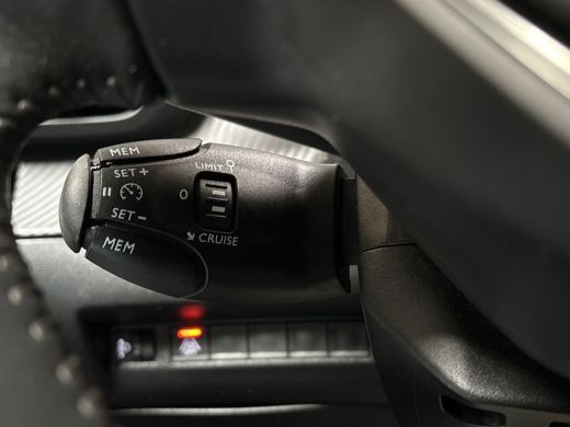 Peugeot 2008 1.2 PureTech Allure Sport (VIRTUAL COCKPIT, APPLE CARPLAY, GROOT NAVI, 360 CAMERA, LEDER, SPORTST... ActivLease financial lease