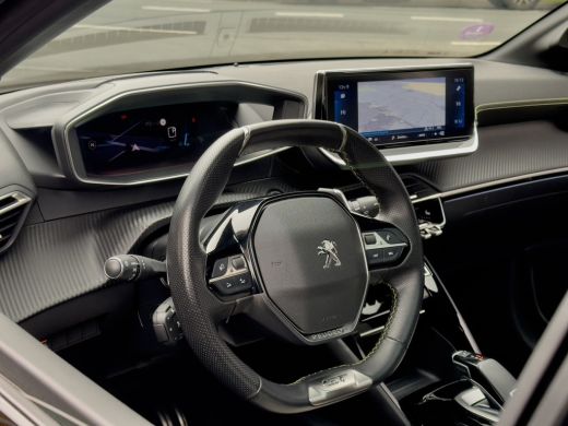 Peugeot 208 1.2 AUT8 GT-PACK 131PK PANODAK LEDER NAVI CAMERA DIGI-DASH LED LMV PDC ActivLease financial lease