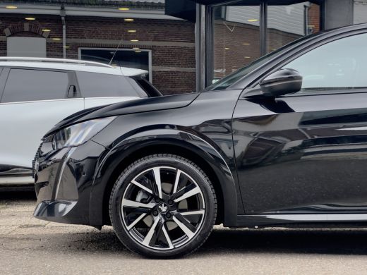 Peugeot 208 1.2 AUT8 GT-PACK 131PK PANODAK LEDER NAVI CAMERA DIGI-DASH LED LMV PDC ActivLease financial lease