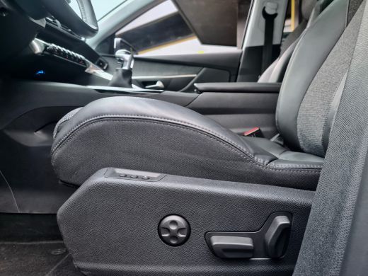 Peugeot 3008 1.6 BLUE-HDI GT-Line PANODAK SPORTLEDER 19 INCH-LMV NAVI CAMERA LED  PDC ORG.127d.KM!!! ActivLease financial lease