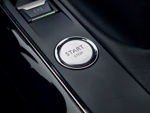 Peugeot 3008 1.6 BLUE-HDI GT-Line PANODAK SPORTLEDER 19 INCH-LMV NAVI CAMERA LED  PDC ORG.127d.KM!!! ActivLease financial lease