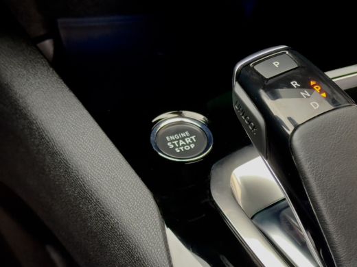 Peugeot 5008 1.2 AUT8 PURETECH ALLURE PACK. 7PERS LEDER NAVI CAMERA APPLE-CARPLAY DIGI-DASH LED LMV PDC ActivLease financial lease