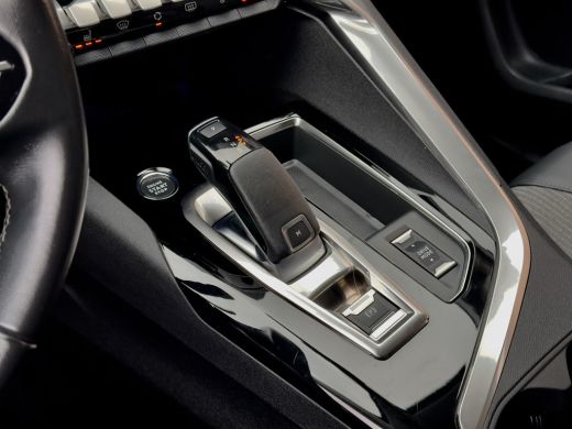 Peugeot 5008 1.2 AUT8 PURETECH ALLURE PACK. 7PERS LEDER NAVI CAMERA APPLE-CARPLAY DIGI-DASH LED LMV PDC ActivLease financial lease