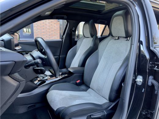 Peugeot e-2008 91,4% SOH 79D.KM!! PANODAK LEDER NAVI CAMERA DIGI-DASH APPLE-CARPLAY LED LMV PARK-ASSIST PDC ActivLease financial lease