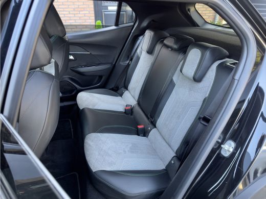 Peugeot e-2008 91,4% SOH 79D.KM!! PANODAK LEDER NAVI CAMERA DIGI-DASH APPLE-CARPLAY LED LMV PARK-ASSIST PDC ActivLease financial lease