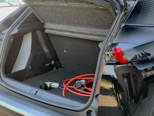 Peugeot e-2008 91,4% SOH 79D.KM!! PANODAK LEDER NAVI CAMERA DIGI-DASH APPLE-CARPLAY LED LMV PARK-ASSIST PDC ActivLease financial lease