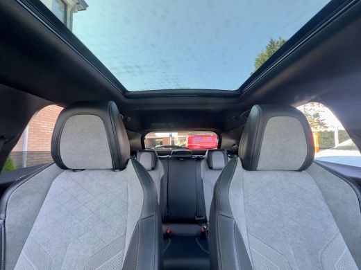 Peugeot e-2008 91,4% SOH 79D.KM!! PANODAK LEDER NAVI CAMERA DIGI-DASH APPLE-CARPLAY LED LMV PARK-ASSIST PDC ActivLease financial lease