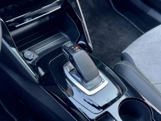 Peugeot e-2008 91,4% SOH 79D.KM!! PANODAK LEDER NAVI CAMERA DIGI-DASH APPLE-CARPLAY LED LMV PARK-ASSIST PDC ActivLease financial lease