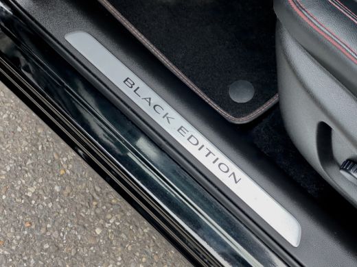 Renault Kadjar 1.3 TCe AUT7 BLACK EDITION DESIGNO-LEDER NAVI CAMERA LED LMV PDC ActivLease financial lease