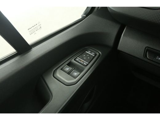 Renault Trafic 2.0 Blue dC1 150 L2H1 | Automaat | Airco | Camera | Cruise | 3 Zits | Trekhaak | Carplay | LED ActivLease financial lease