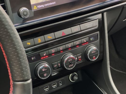 Seat Ateca 1.5 TSI AUT7 FR INTENSE 150PK PANODAK LEDER NAVI CAMERA360 DIGI-DASH CARPLAY LED LMV PDC ActivLease financial lease