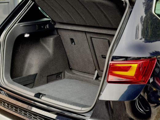 Seat Ateca 1.5 TSI AUT7 FR INTENSE 150PK PANODAK LEDER NAVI CAMERA360 DIGI-DASH CARPLAY LED LMV PDC ActivLease financial lease