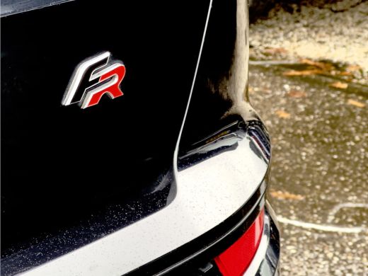 Seat Ateca 1.5 TSI AUT7 FR INTENSE 150PK PANODAK LEDER NAVI CAMERA360 DIGI-DASH CARPLAY LED LMV PDC ActivLease financial lease