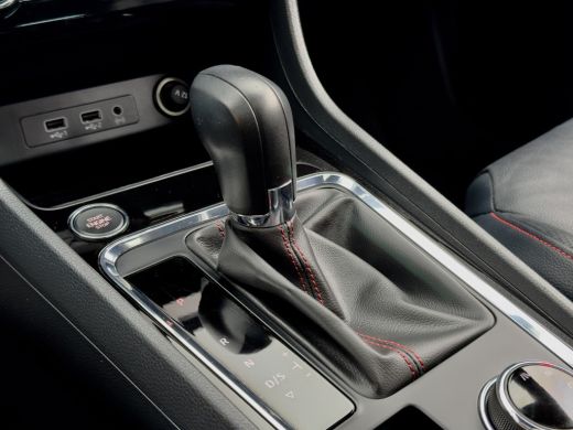 Seat Ateca 1.5 TSI AUT7 FR INTENSE 150PK PANODAK LEDER NAVI CAMERA360 DIGI-DASH CARPLAY LED LMV PDC ActivLease financial lease