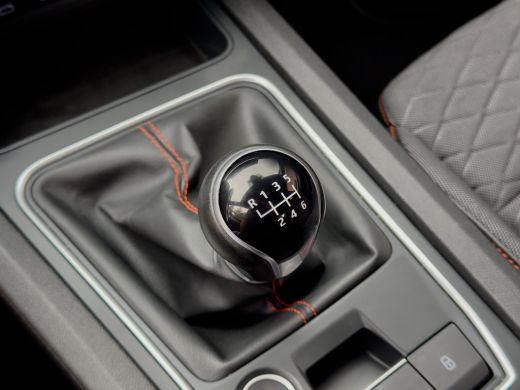 Seat Leon 1.0 TSI FR LAUNCH EDITION 95D.KM!! LEDER NAVI DIGI-DASH APPLE-CARPLAY LED LMV PDC ActivLease financial lease