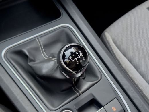 Seat Leon Sportstourer 1.5 TSI STYLE APPLE-CARPLAY PARK-ASSIST AIRCO LED LMV PDC ActivLease financial lease