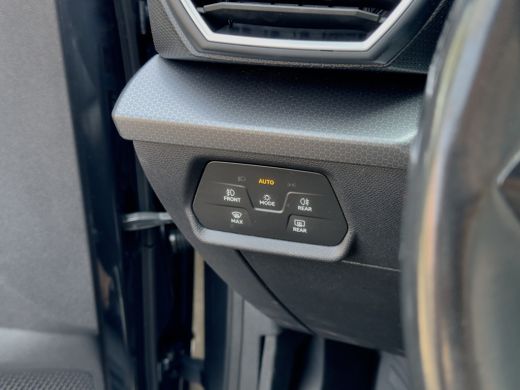 Seat Leon Sportstourer 1.5 TSI STYLE APPLE-CARPLAY PARK-ASSIST AIRCO LED LMV PDC ActivLease financial lease