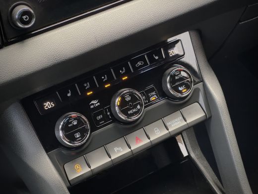 Skoda Karoq 1.5 TSI ACT AUT7 SPORTLINE NAVI CAMERA DIGI-DASH APPLE-CARPLAY LED LMV PDC ActivLease financial lease