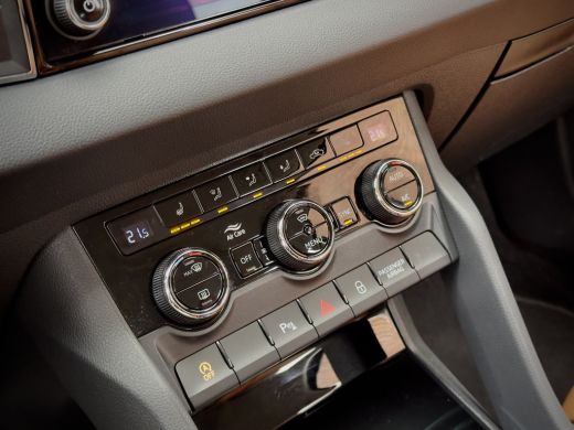 Skoda Karoq 1.5 TSI AUT7/DSG ACT EDITION LEDER NAVI AIRCO PARK-ASSIST APPLE-CARPLAY LED LMV PDC ActivLease financial lease