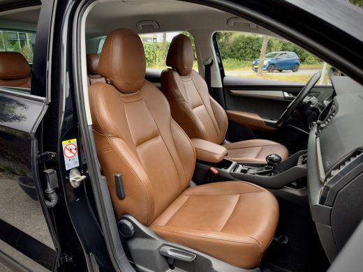 Skoda Karoq 1.5 TSI AUT7/DSG ACT EDITION LEDER NAVI AIRCO PARK-ASSIST APPLE-CARPLAY LED LMV PDC ActivLease financial lease