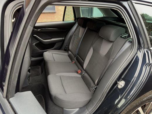 Skoda Octavia Combi 1.4 TSI AUT6 iV PHEV EDITION NAVI AIRCO DIGI-DASH APPLE-CARPLAY LED LMV PDC NIEUWSTE MODEL !! ActivLease financial lease