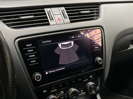 Skoda Octavia Combi 1.5 TSI Greentech Sport 150Pk Automaat (APPLE CARPLAY, GROOT NAVI, CLIMATE, STOELVERWARMING... ActivLease financial lease