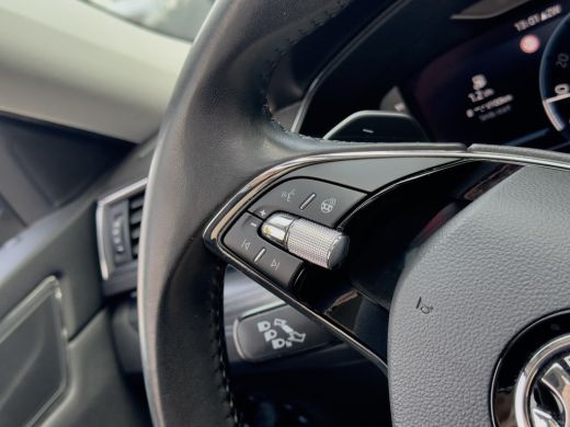 Skoda Superb 1.4 TSI iV AUT6 EDITION PLUS PANODAK LEDER NAVI CAMERA DIGI-DASH APPLE-CARPLAY LED LMV PDC ActivLease financial lease