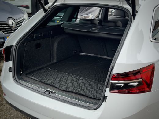 Skoda Superb Combi 1.4 TSI iV AUT6 LAURIN & KLEMENT 94D.KM! PANODAK LEDER NAVI CAMERA VIRTUAL-DASH APPLE-CARPL... ActivLease financial lease