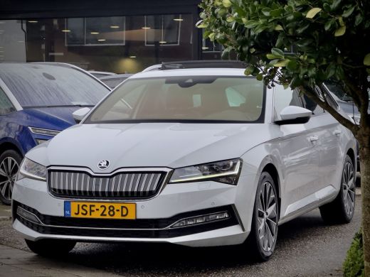 Skoda Superb Combi 1.4 TSI iV AUT6 LAURIN & KLEMENT 94D.KM! PANODAK LEDER NAVI CAMERA VIRTUAL-DASH APPLE-CARPL... ActivLease financial lease