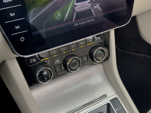 Skoda Superb Combi 1.4 TSI iV AUT6 LAURIN & KLEMENT SPORTLINE PANODAK LEDER NAVI CAMERA DIGI-DASH APPLE-CARPLA... ActivLease financial lease