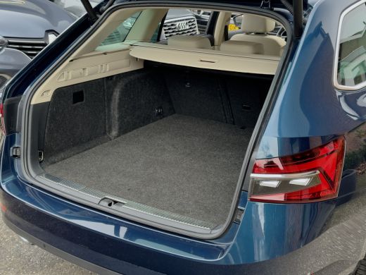 Skoda Superb Combi 1.4 TSI iV AUT6 LAURIN & KLEMENT SPORTLINE PANODAK LEDER NAVI CAMERA DIGI-DASH APPLE-CARPLA... ActivLease financial lease