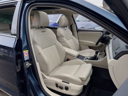 Skoda Superb Combi 1.4 TSI iV AUT6 LAURIN & KLEMENT SPORTLINE PANODAK LEDER NAVI CAMERA DIGI-DASH APPLE-CARPLA... ActivLease financial lease