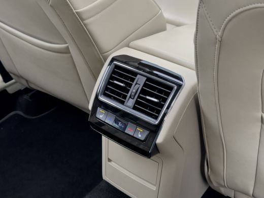 Skoda Superb Combi 1.4 TSI iV AUT6 LAURIN & KLEMENT SPORTLINE PANODAK LEDER NAVI CAMERA DIGI-DASH APPLE-CARPLA... ActivLease financial lease