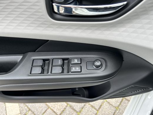 Suzuki Swift 1.2 Comfort Smart Hybrid ActivLease financial lease