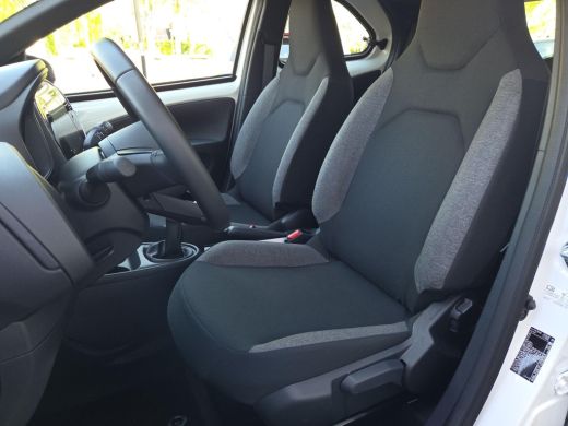 Toyota Aygo 1.0 VVT-i MT Play | Apple CarPlay | Cruise Control | Rijklaar incl. garantie | ActivLease financial lease