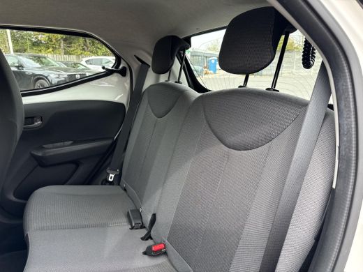 Toyota Aygo 1.0 VVT-i x-play | Apple CarPlay/Android auto | Achteruitrijcamera | Airco ActivLease financial lease