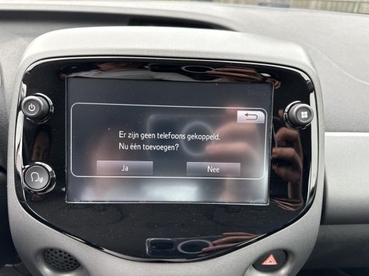 Toyota Aygo 1.0 VVT-i x-play | Apple CarPlay/Android auto | Achteruitrijcamera | Airco ActivLease financial lease