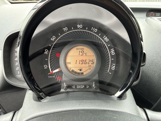 Toyota Aygo 1.0 VVT-i x-play | Apple CarPlay/Android auto | Achteruitrijcamera | Airco ActivLease financial lease