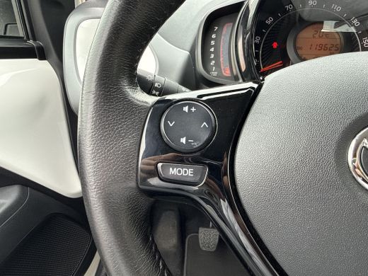 Toyota Aygo 1.0 VVT-i x-play | Apple CarPlay/Android auto | Achteruitrijcamera | Airco ActivLease financial lease