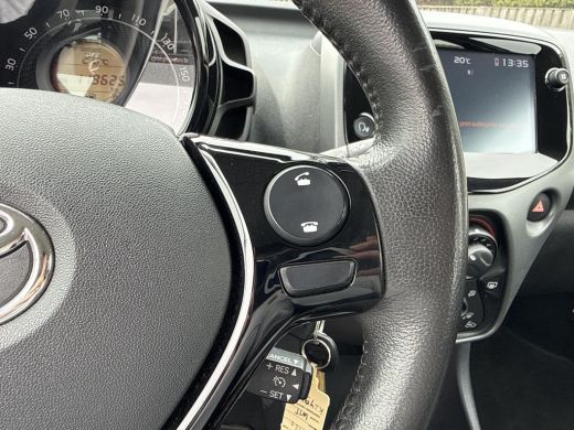 Toyota Aygo 1.0 VVT-i x-play | Apple CarPlay/Android auto | Achteruitrijcamera | Airco ActivLease financial lease