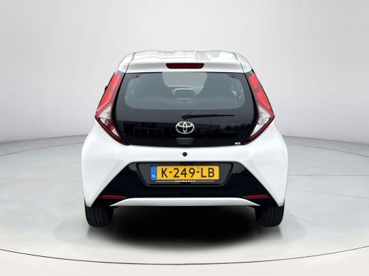 Toyota Aygo 1.0 VVT-i x-play | Apple CarPlay/Android auto | Achteruitrijcamera | Airco ActivLease financial lease