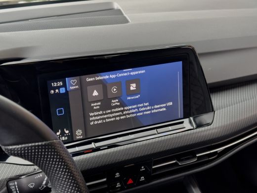 Volkswagen Golf 1.5 eTSI AUT7 R-LINE+ SPORT-INT NAVI CAMERA DIGI-DASH APPLE-CARPLAY LED LMV PDC ActivLease financial lease