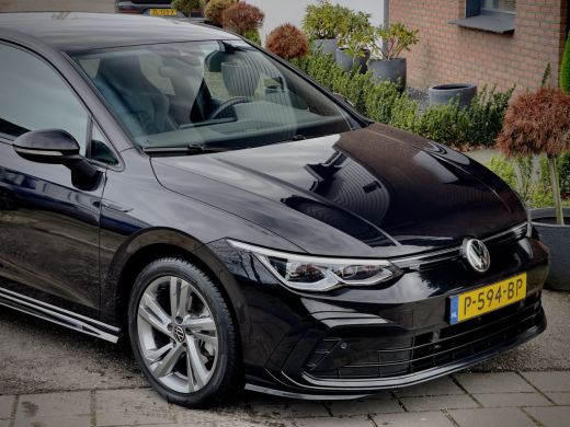 Volkswagen Golf 1.5 eTSI AUT7 R-LINE+ SPORT-INT NAVI CAMERA DIGI-DASH APPLE-CARPLAY LED LMV PDC ActivLease financial lease