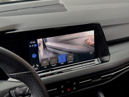 Volkswagen Golf 1.5 eTSI AUT7 R-LINE+ SPORT-INT NAVI CAMERA DIGI-DASH APPLE-CARPLAY LED LMV PDC ActivLease financial lease