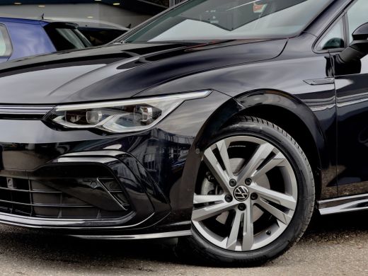 Volkswagen Golf 1.5 eTSI AUT7 R-LINE+ SPORT-INT NAVI CAMERA DIGI-DASH APPLE-CARPLAY LED LMV PDC ActivLease financial lease