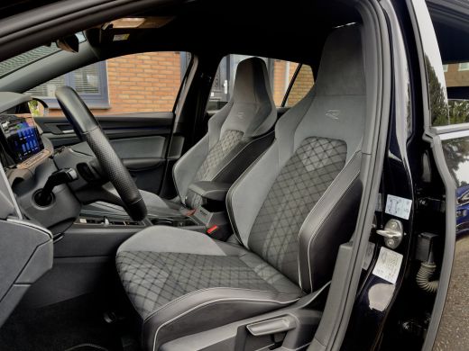 Volkswagen Golf 1.5 eTSI AUT7 R-LINE+ SPORT-INT NAVI CAMERA DIGI-DASH APPLE-CARPLAY LED LMV PDC ActivLease financial lease