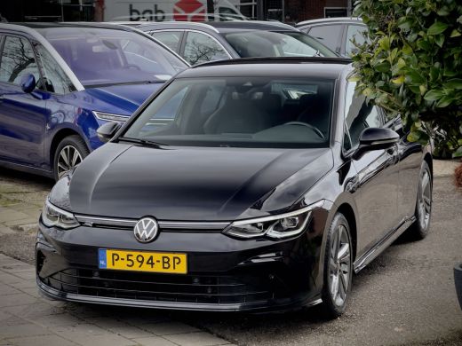 Volkswagen Golf 1.5 eTSI AUT7 R-LINE+ SPORT-INT NAVI CAMERA DIGI-DASH APPLE-CARPLAY LED LMV PDC ActivLease financial lease