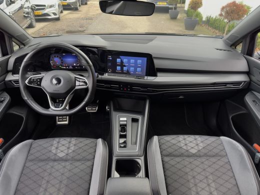 Volkswagen Golf 1.5 eTSI AUT7 R-LINE+ SPORT-INT NAVI CAMERA DIGI-DASH APPLE-CARPLAY LED LMV PDC ActivLease financial lease