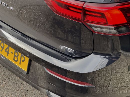 Volkswagen Golf 1.5 eTSI AUT7 R-LINE+ SPORT-INT NAVI CAMERA DIGI-DASH APPLE-CARPLAY LED LMV PDC ActivLease financial lease