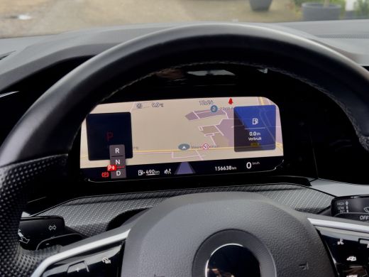 Volkswagen Golf 1.5 eTSI AUT7 R-LINE+ SPORT-INT NAVI CAMERA DIGI-DASH APPLE-CARPLAY LED LMV PDC ActivLease financial lease